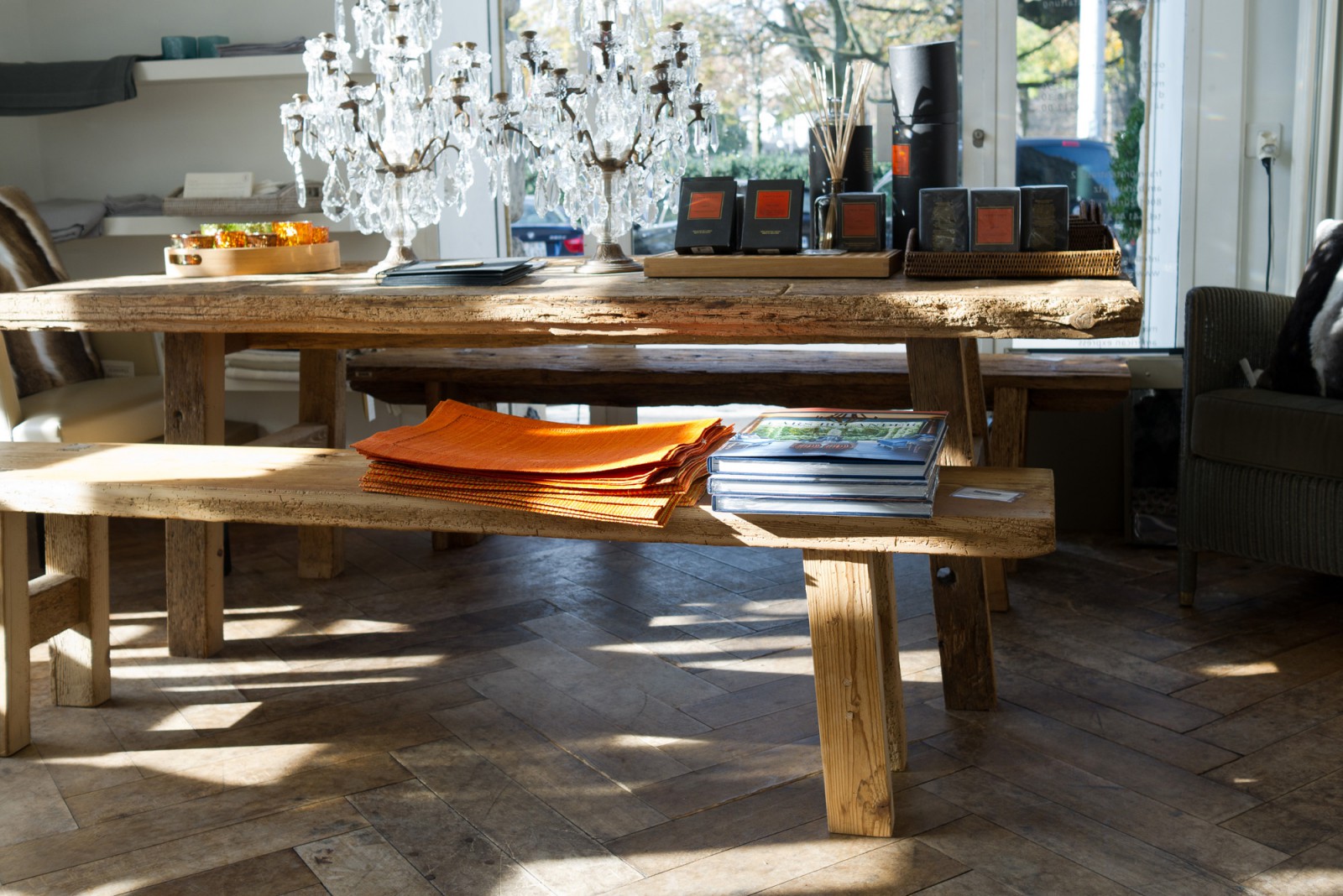 Tisch aus Altholz